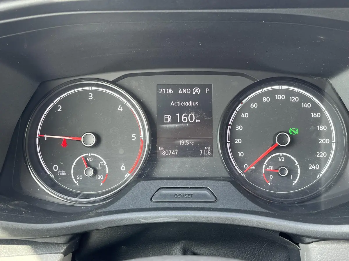 2.0 TDI L1H1*AUTOM.*A.C*CRUISE*NAVI*HAAK*CARPLAY*