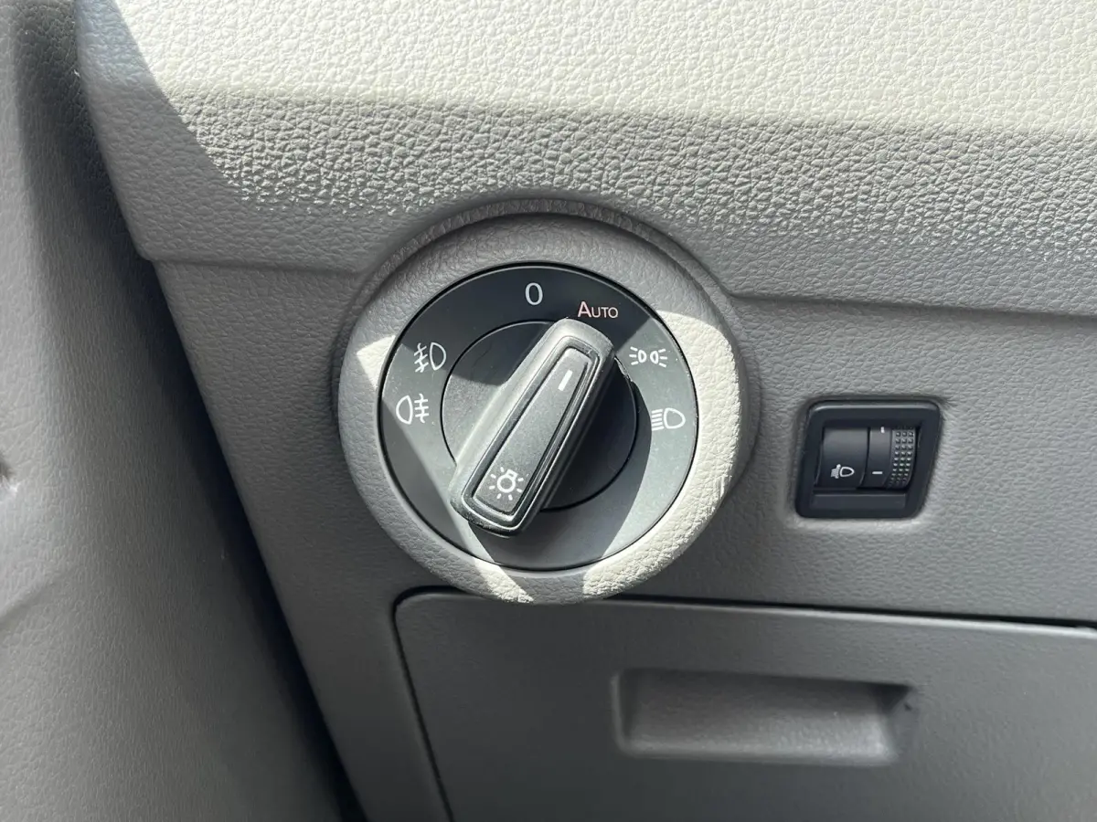 2.0 TDI L1H1*AUTOM.*A.C*CRUISE*NAVI*HAAK*CARPLAY*
