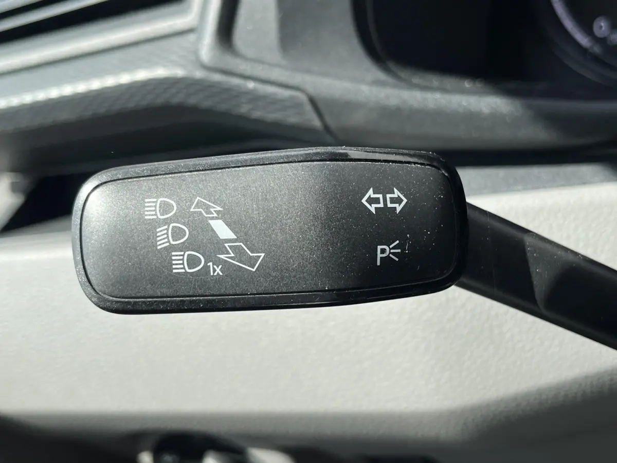 2.0 TDI L1H1*AUTOM.*A.C*CRUISE*NAVI*HAAK*CARPLAY*