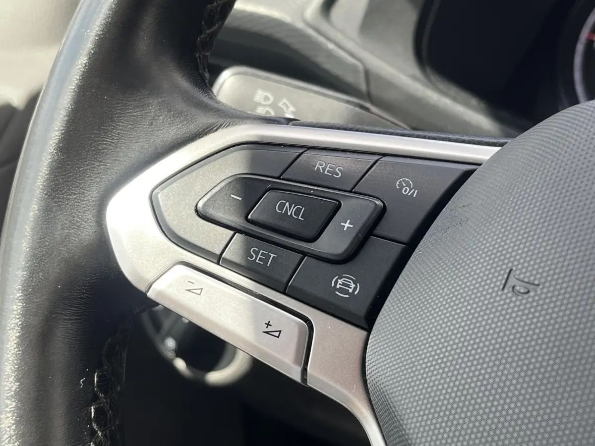 2.0 TDI L1H1*AUTOM.*A.C*CRUISE*NAVI*HAAK*CARPLAY*