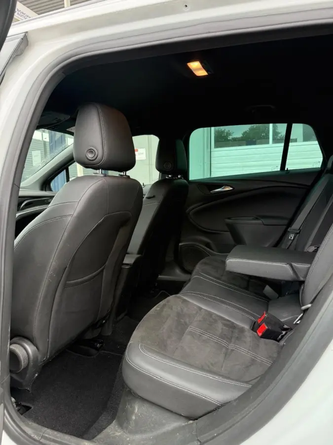 1.2 Benzine Black Edition Trekhaak