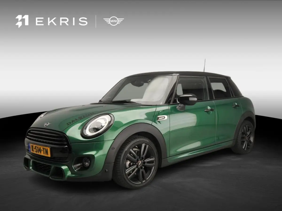 Cooper JCW Uitvoering / Sportstoelen / LED / Harman-KardonPark Assist / Getint glas / Alu wielen 17 inch black
