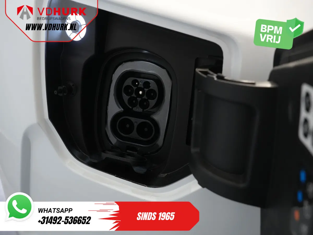 Trend 65 kWh 330 km WLTP Garantie t/m 2029/ LED/ Standkachel/ Snellader/ 2.3t Trekverm./ Stuurverw./ Stoelverw./ Carplay/ Camera/ PDC/ Cruise
