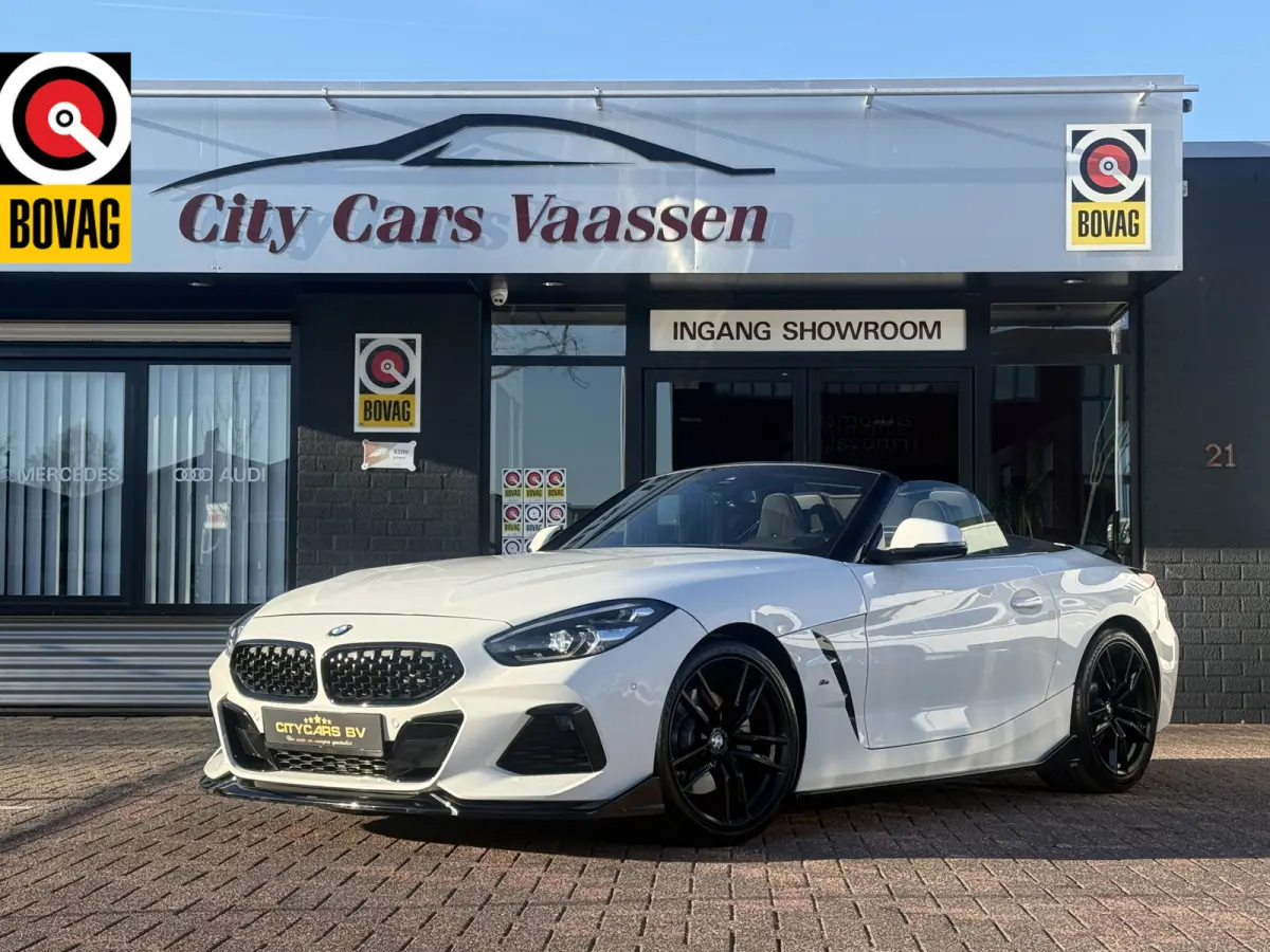 sDrive20i High Executive M Sport 198 pk navi camera leder lmv 19 pdc v/a xenon keyless entry spoiler pakket dealer oh