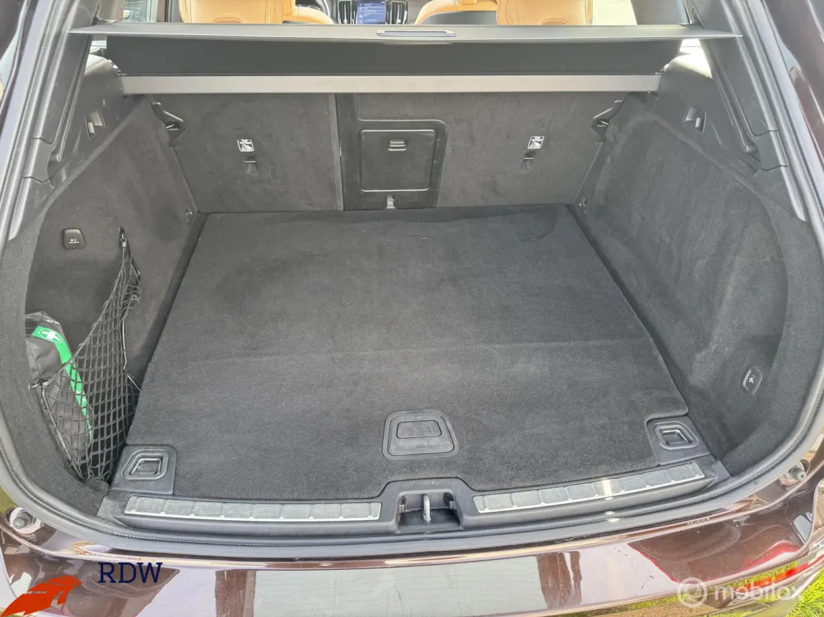 2.0 T8 Twin Engine AWD Momentum PANO/LEDER/TREKHAAK