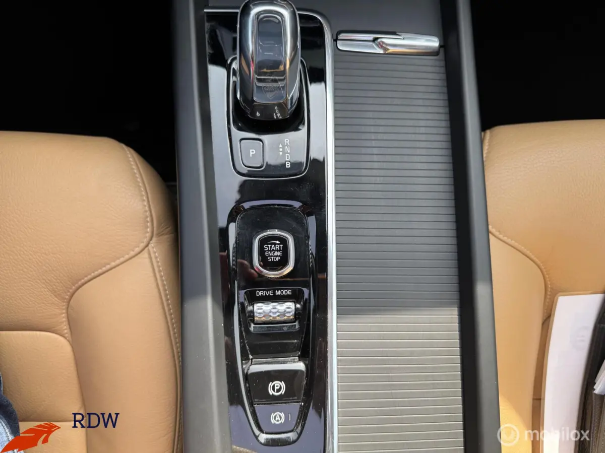 2.0 T8 Twin Engine AWD Momentum PANO/LEDER/TREKHAAK