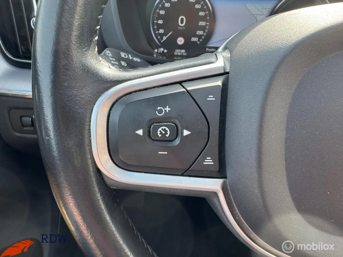 2.0 T8 Twin Engine AWD Momentum PANO/LEDER/TREKHAAK