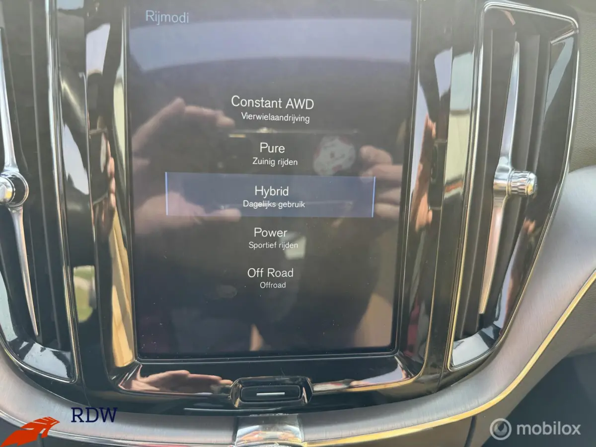 2.0 T8 Twin Engine AWD Momentum PANO/LEDER/TREKHAAK