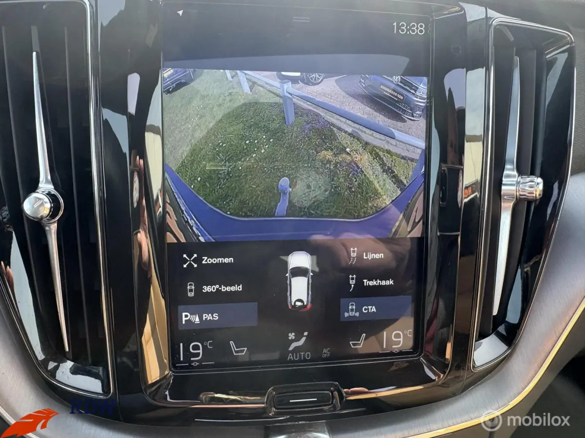 2.0 T8 Twin Engine AWD Momentum PANO/LEDER/TREKHAAK