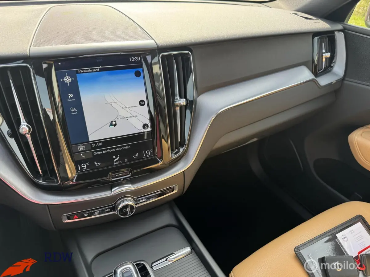 2.0 T8 Twin Engine AWD Momentum PANO/LEDER/TREKHAAK