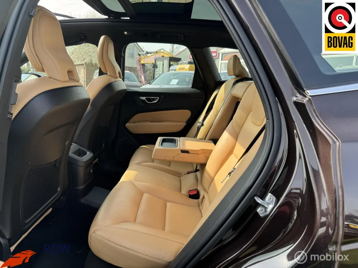2.0 T8 Twin Engine AWD Momentum PANO/LEDER/TREKHAAK