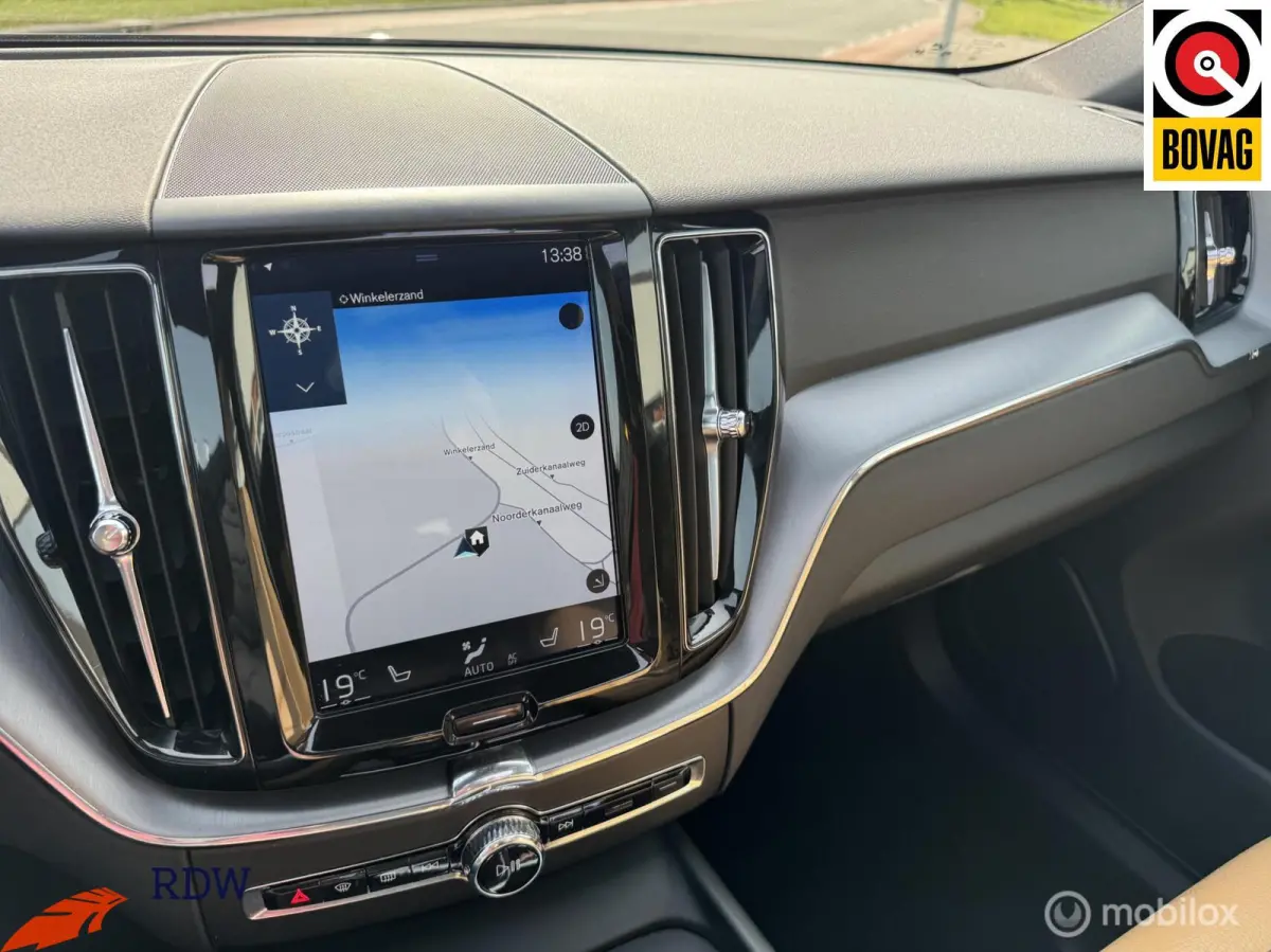 2.0 T8 Twin Engine AWD Momentum PANO/LEDER/TREKHAAK