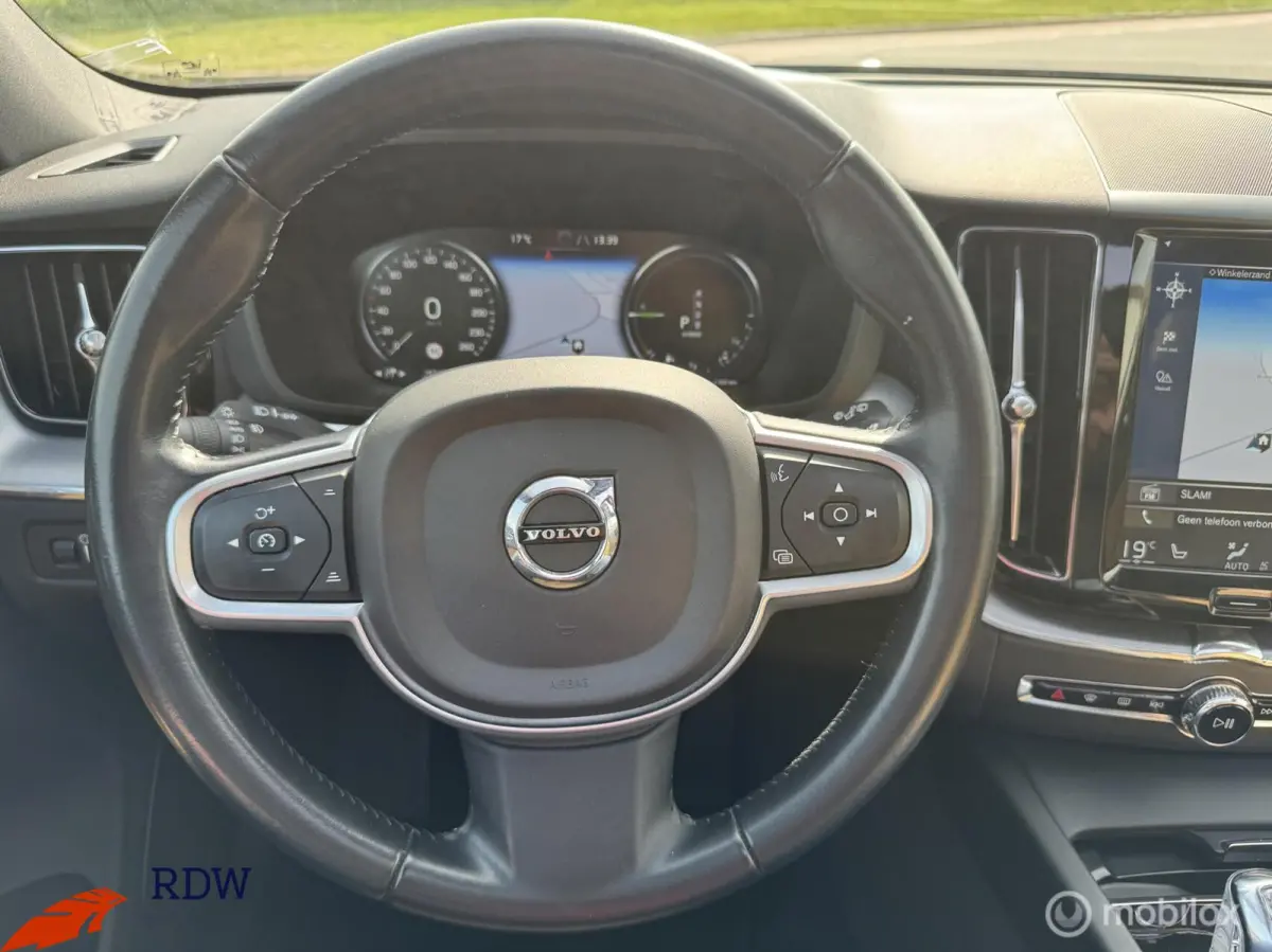 2.0 T8 Twin Engine AWD Momentum PANO/LEDER/TREKHAAK