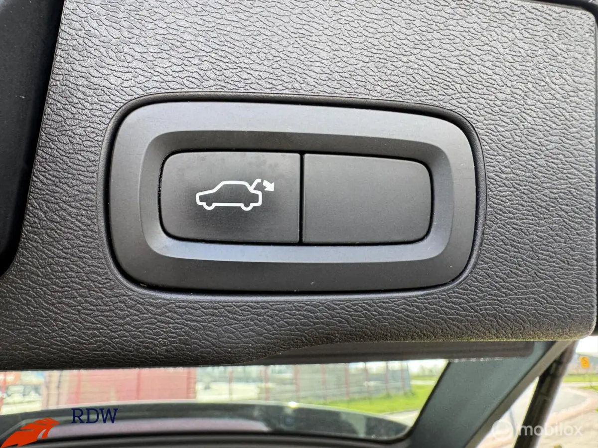 2.0 T8 Twin Engine AWD Momentum PANO/LEDER/TREKHAAK