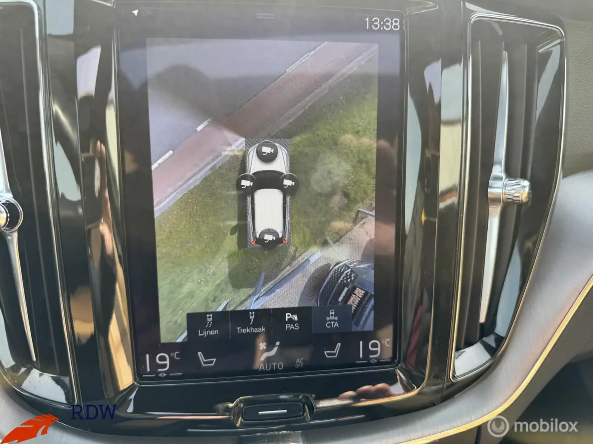 2.0 T8 Twin Engine AWD Momentum PANO/LEDER/TREKHAAK