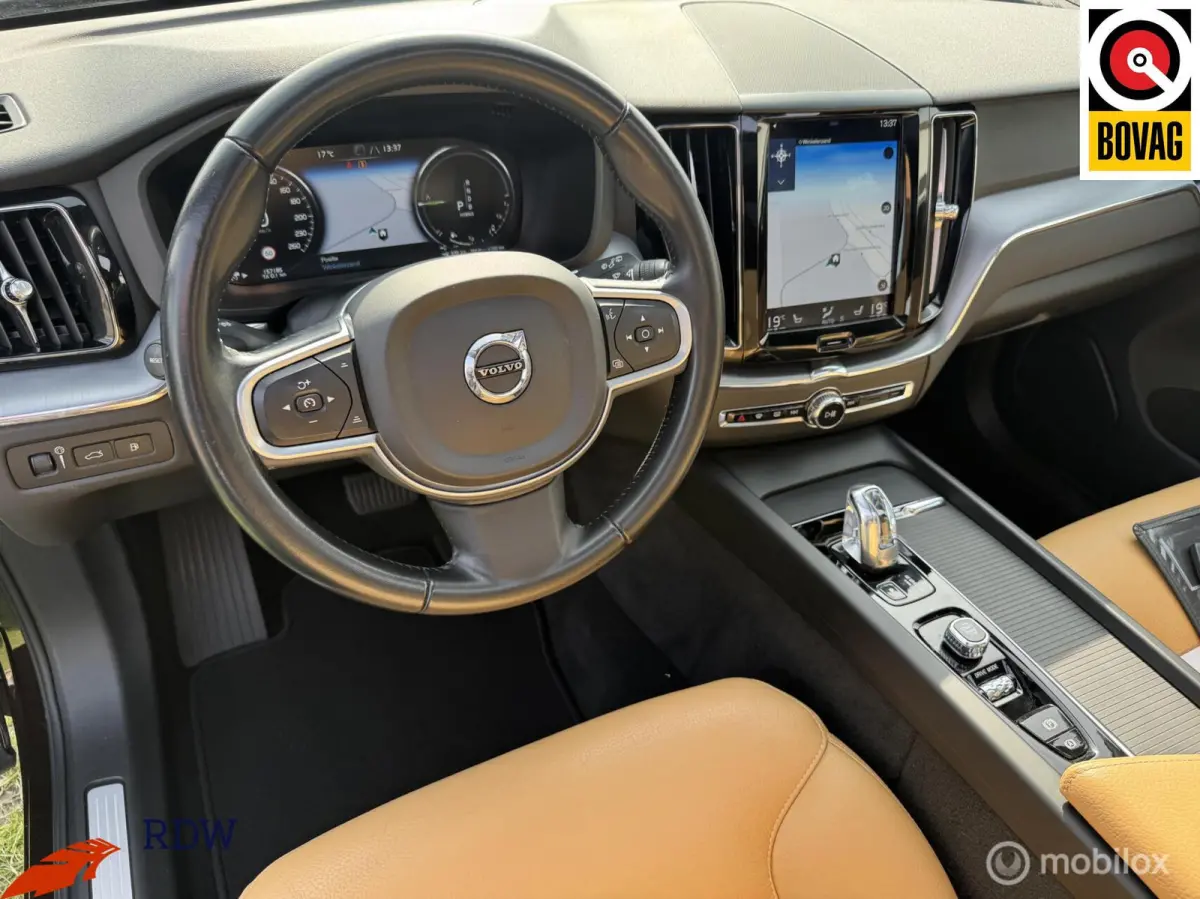 2.0 T8 Twin Engine AWD Momentum PANO/LEDER/TREKHAAK
