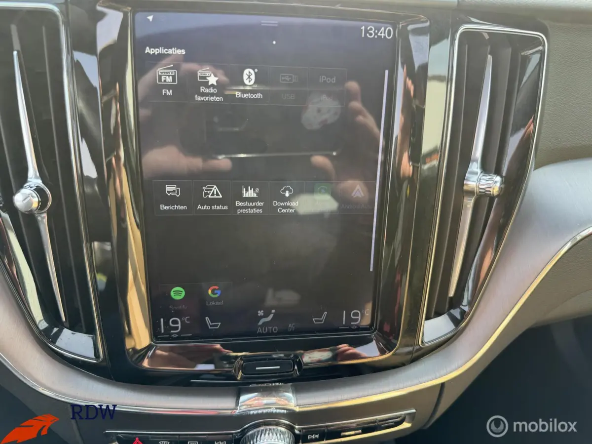 2.0 T8 Twin Engine AWD Momentum PANO/LEDER/TREKHAAK