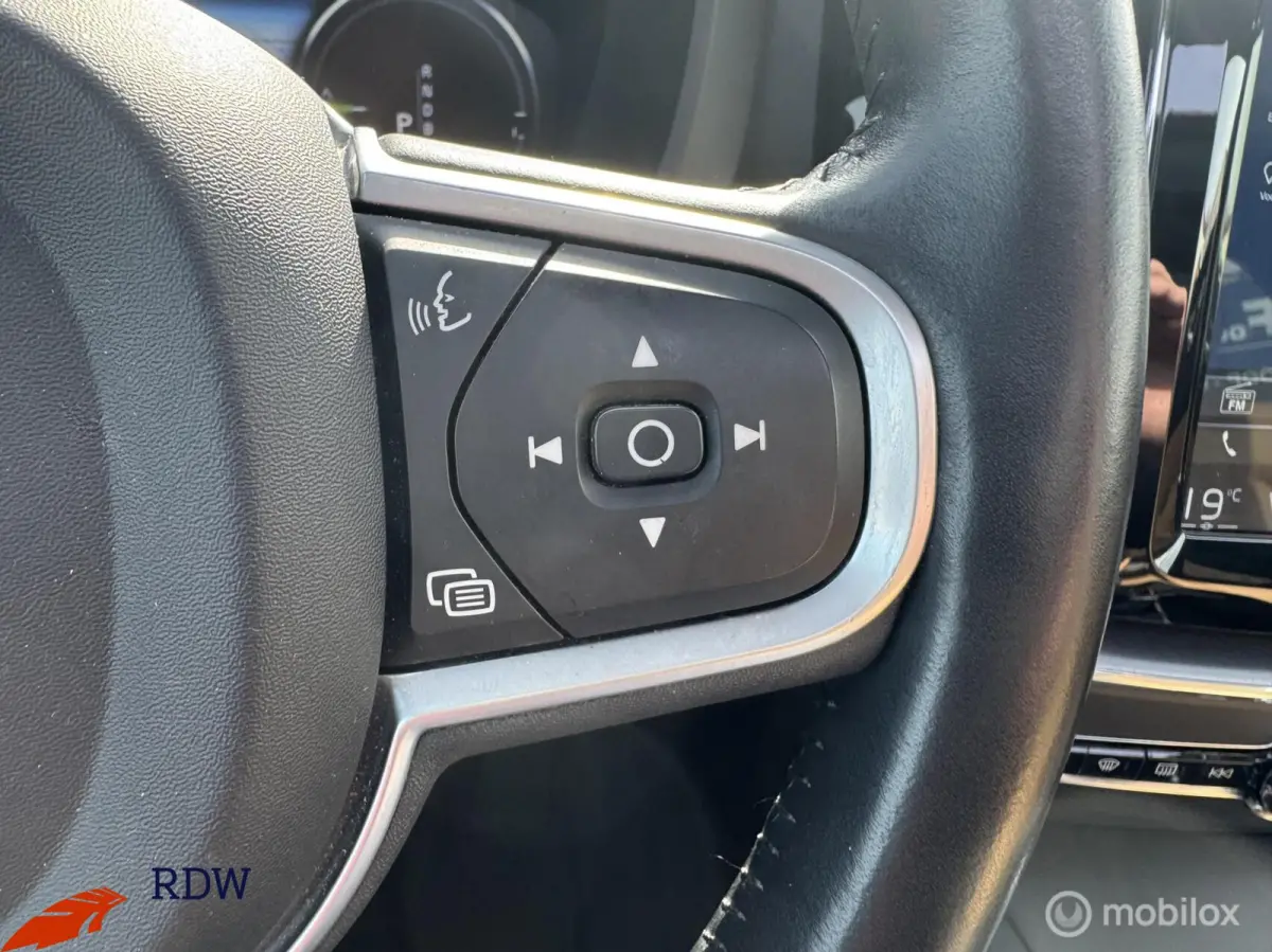 2.0 T8 Twin Engine AWD Momentum PANO/LEDER/TREKHAAK