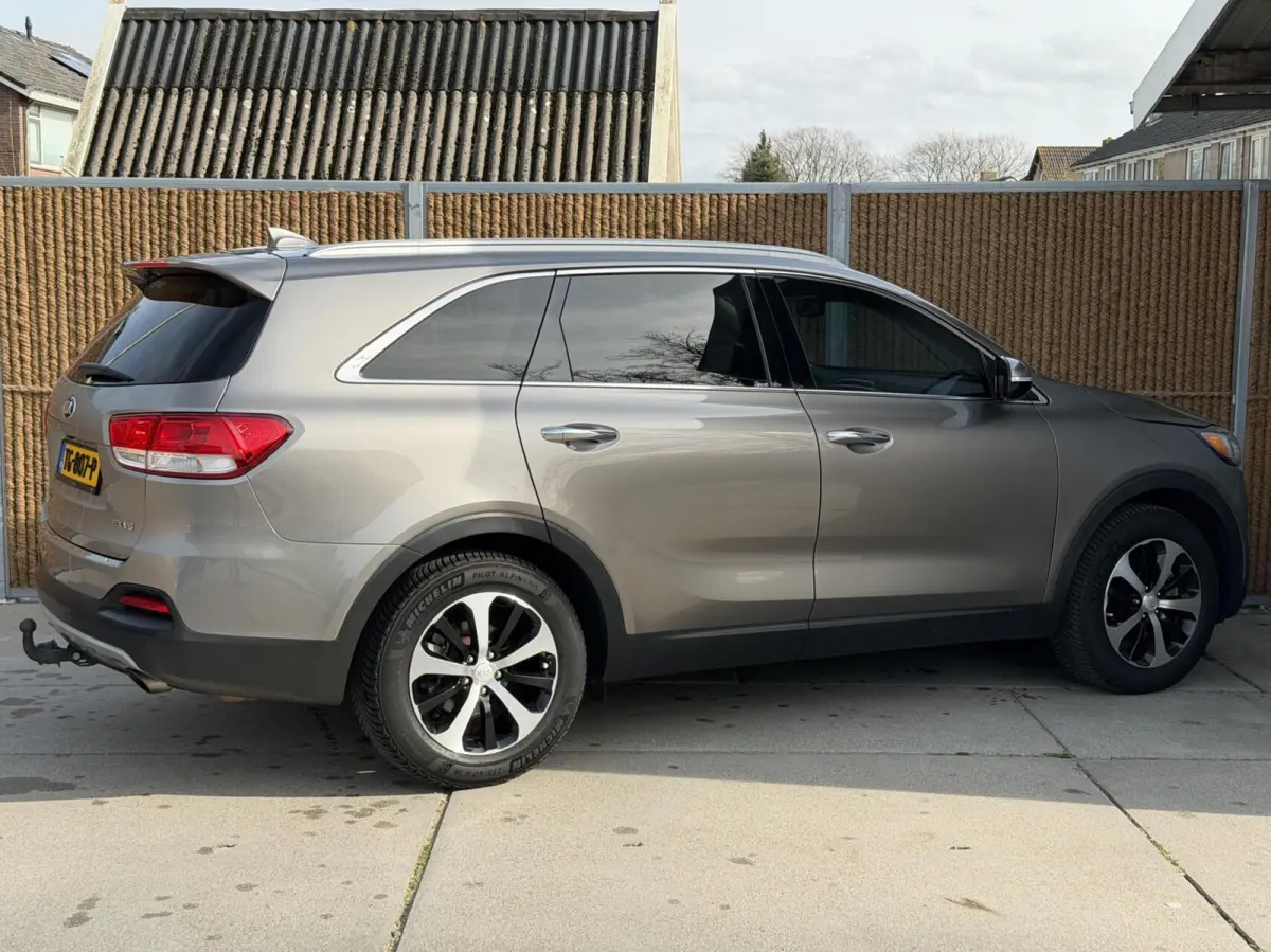 EX V6 3.3 Automaat 290pk 7-persoons | Trekhaak | 2300kg trekgewicht | Leren bekleding | Stoelverwarming | Climate & cruise control | Elektrisch verstelbare stoelen | Parkeersensoren achter |