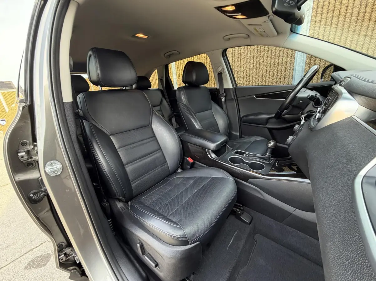 EX V6 3.3 Automaat 290pk 7-persoons | Trekhaak | 2300kg trekgewicht | Leren bekleding | Stoelverwarming | Climate & cruise control | Elektrisch verstelbare stoelen | Parkeersensoren achter |