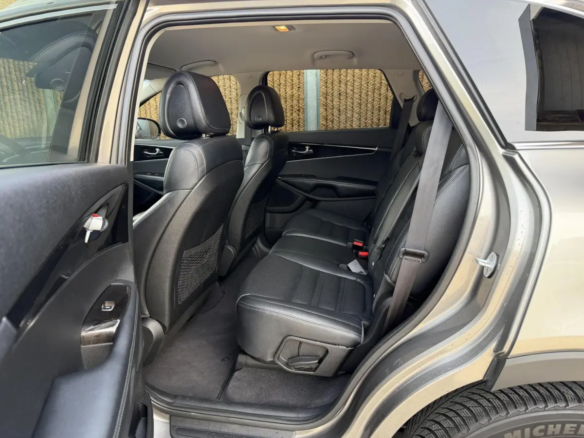 EX V6 3.3 Automaat 290pk 7-persoons | Trekhaak | 2300kg trekgewicht | Leren bekleding | Stoelverwarming | Climate & cruise control | Elektrisch verstelbare stoelen | Parkeersensoren achter |
