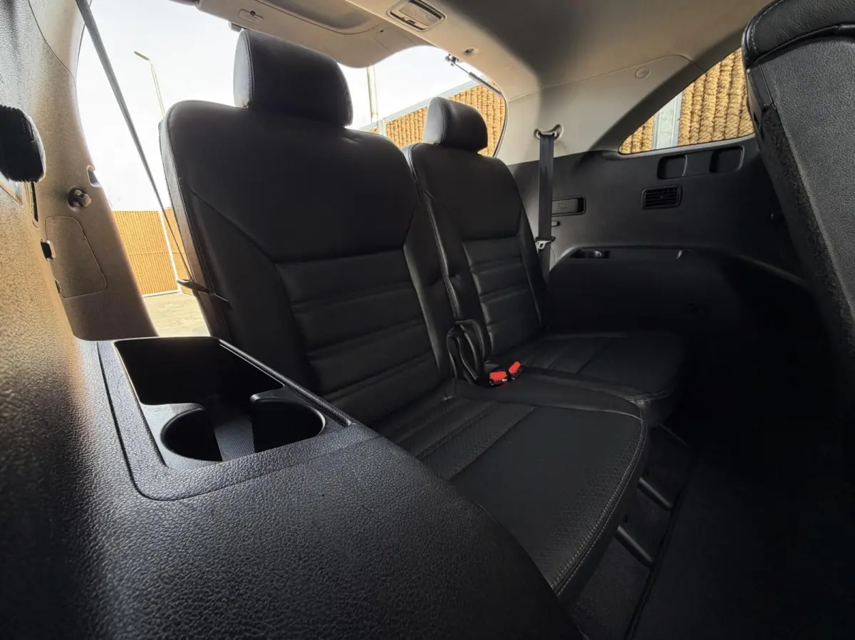 EX V6 3.3 Automaat 290pk 7-persoons | Trekhaak | 2300kg trekgewicht | Leren bekleding | Stoelverwarming | Climate & cruise control | Elektrisch verstelbare stoelen | Parkeersensoren achter |