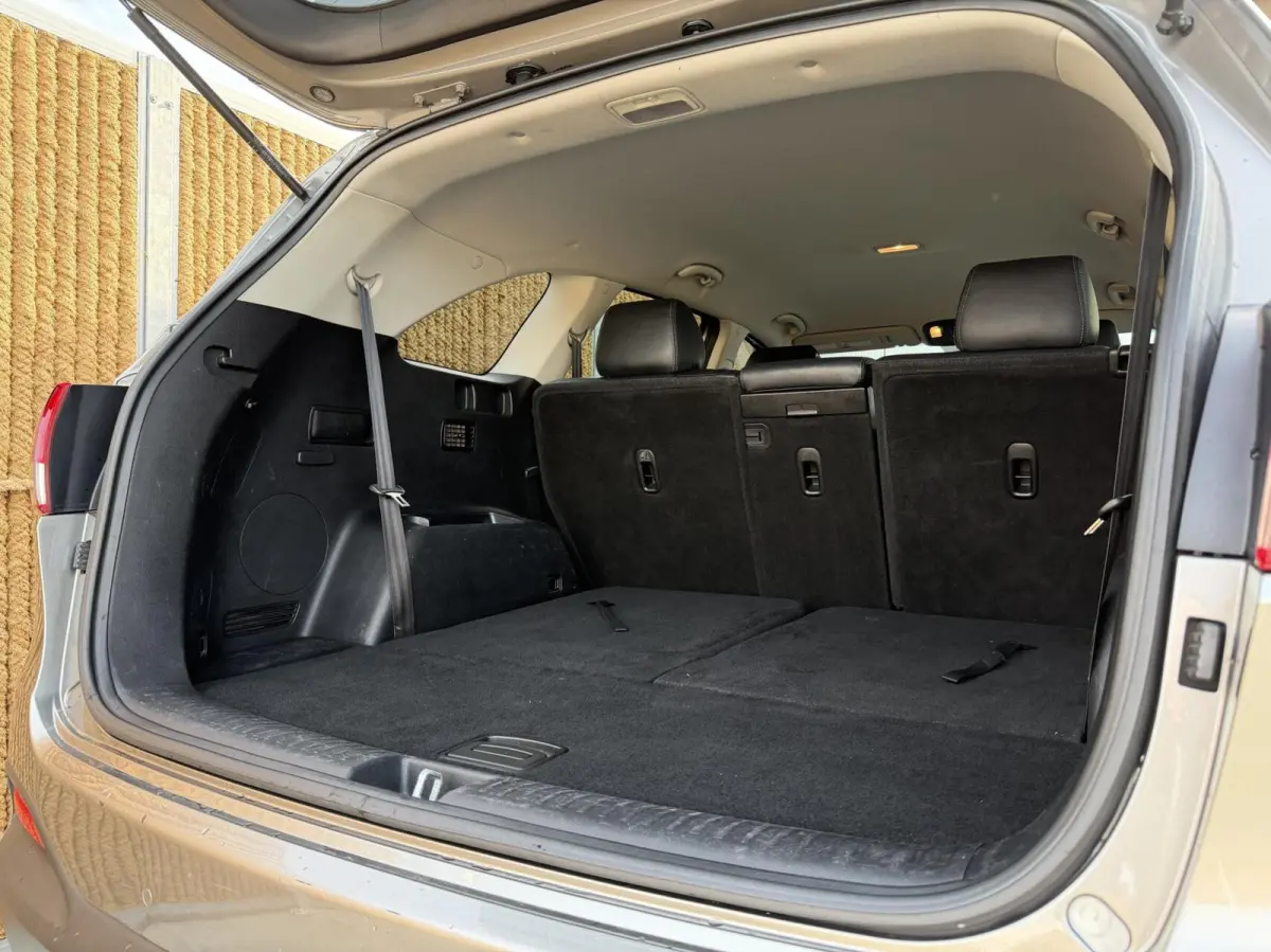 EX V6 3.3 Automaat 290pk 7-persoons | Trekhaak | 2300kg trekgewicht | Leren bekleding | Stoelverwarming | Climate & cruise control | Elektrisch verstelbare stoelen | Parkeersensoren achter |
