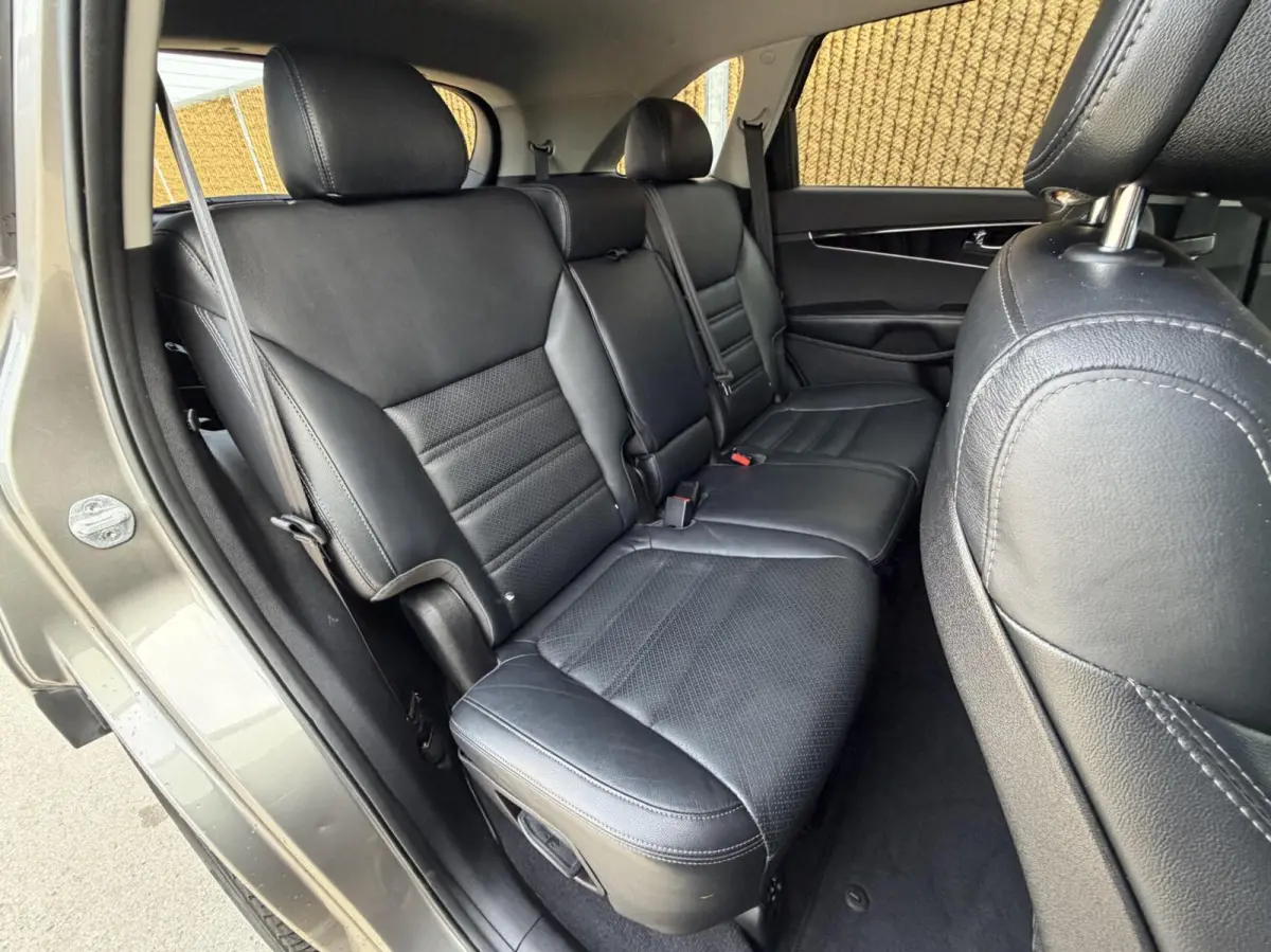 EX V6 3.3 Automaat 290pk 7-persoons | Trekhaak | 2300kg trekgewicht | Leren bekleding | Stoelverwarming | Climate & cruise control | Elektrisch verstelbare stoelen | Parkeersensoren achter |