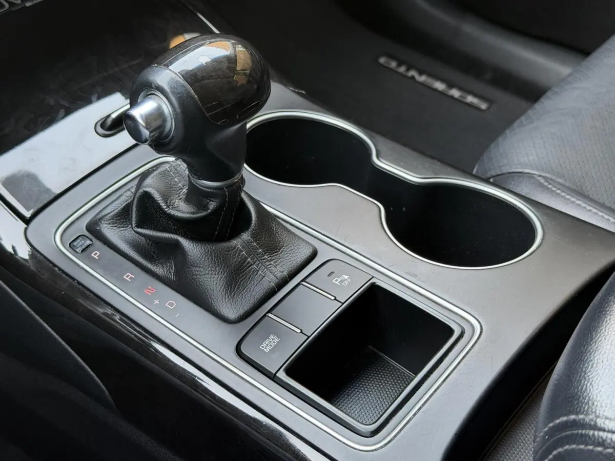 EX V6 3.3 Automaat 290pk 7-persoons | Trekhaak | 2300kg trekgewicht | Leren bekleding | Stoelverwarming | Climate & cruise control | Elektrisch verstelbare stoelen | Parkeersensoren achter |