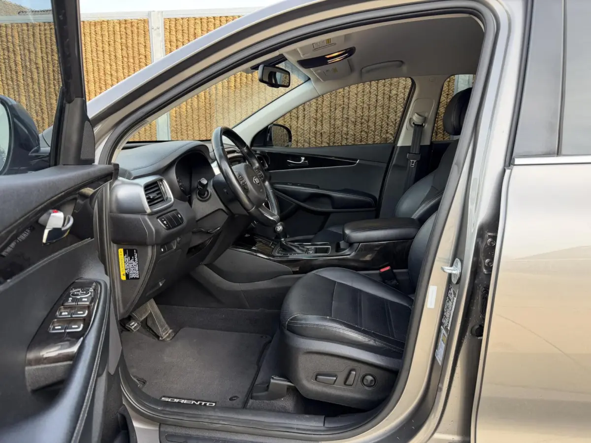 EX V6 3.3 Automaat 290pk 7-persoons | Trekhaak | 2300kg trekgewicht | Leren bekleding | Stoelverwarming | Climate & cruise control | Elektrisch verstelbare stoelen | Parkeersensoren achter |