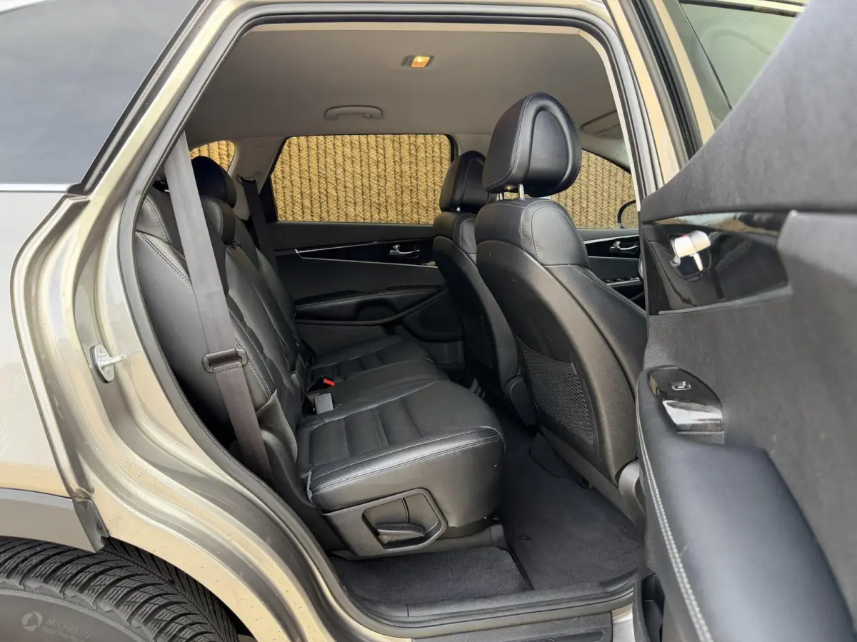 EX V6 3.3 Automaat 290pk 7-persoons | Trekhaak | 2300kg trekgewicht | Leren bekleding | Stoelverwarming | Climate & cruise control | Elektrisch verstelbare stoelen | Parkeersensoren achter |