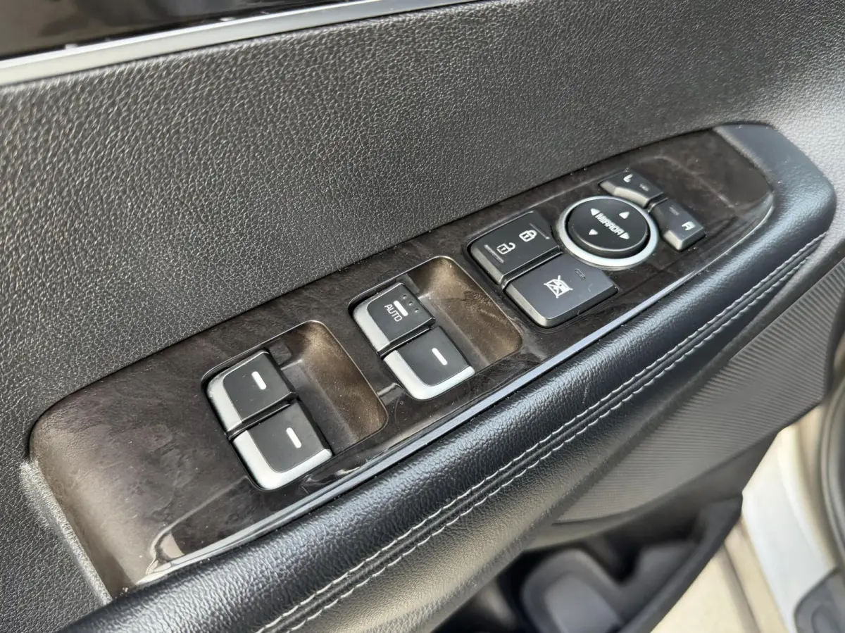 EX V6 3.3 Automaat 290pk 7-persoons | Trekhaak | 2300kg trekgewicht | Leren bekleding | Stoelverwarming | Climate & cruise control | Elektrisch verstelbare stoelen | Parkeersensoren achter |