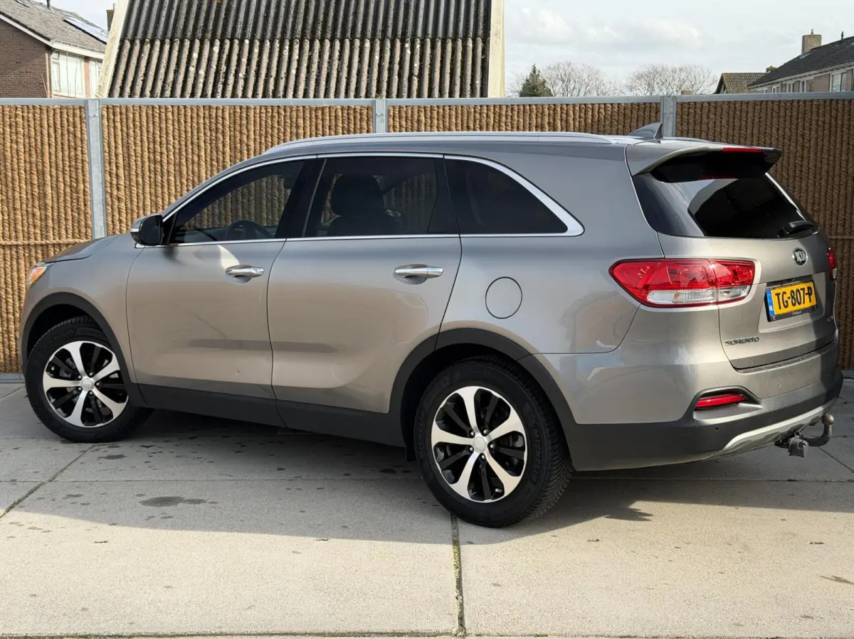 EX V6 3.3 Automaat 290pk 7-persoons | Trekhaak | 2300kg trekgewicht | Leren bekleding | Stoelverwarming | Climate & cruise control | Elektrisch verstelbare stoelen | Parkeersensoren achter |