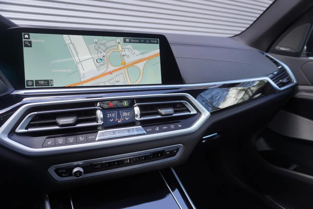 xDrive45e M Sportpakket | High Executive | 22 inch LM BMW Individual V-spaak | Glazen panoramadak | Driving Assistant Professional | Harman Kardon Surround Sound Systeem