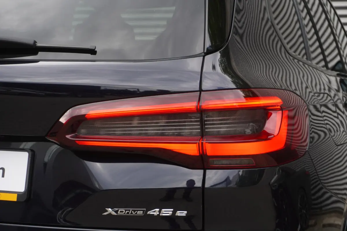 xDrive45e M Sportpakket | High Executive | 22 inch LM BMW Individual V-spaak | Glazen panoramadak | Driving Assistant Professional | Harman Kardon Surround Sound Systeem