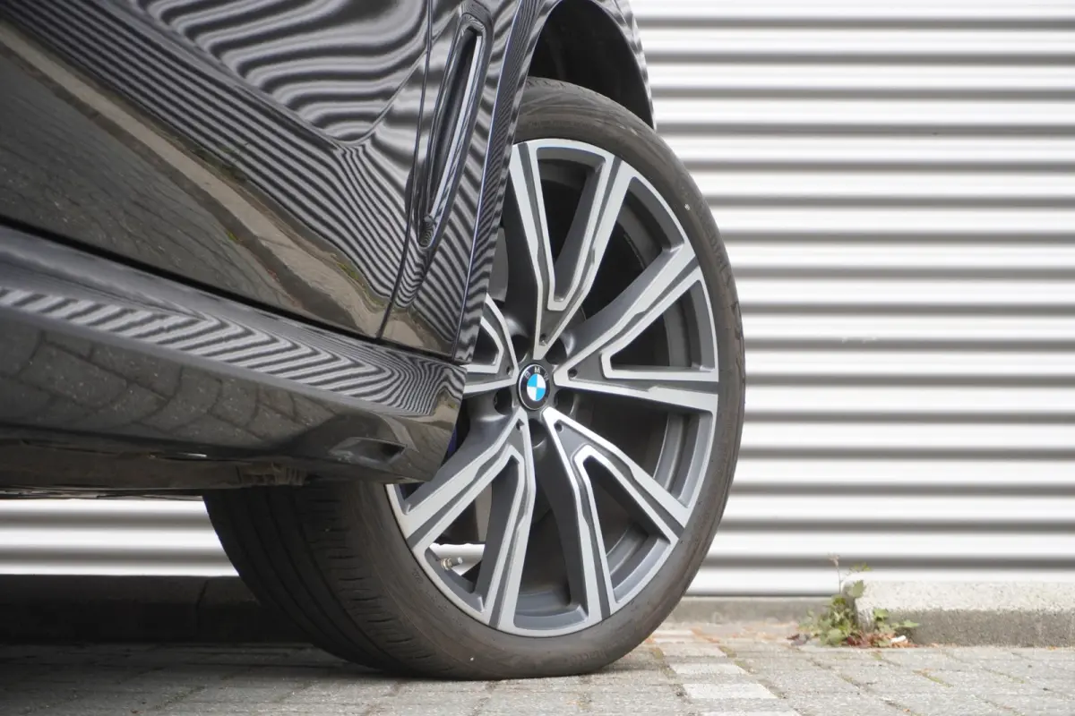 xDrive45e M Sportpakket | High Executive | 22 inch LM BMW Individual V-spaak | Glazen panoramadak | Driving Assistant Professional | Harman Kardon Surround Sound Systeem