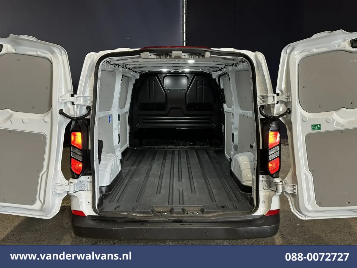 2.0 TDCI 136pk L2H1 Euro6 Airco | Camera | LED | Apple Carplay | Cruisecontrol Android Auto, Leder, Verwarmde voorruit, Parkeersensoren, Bijrijdersbank, 2740kg trekvermogen