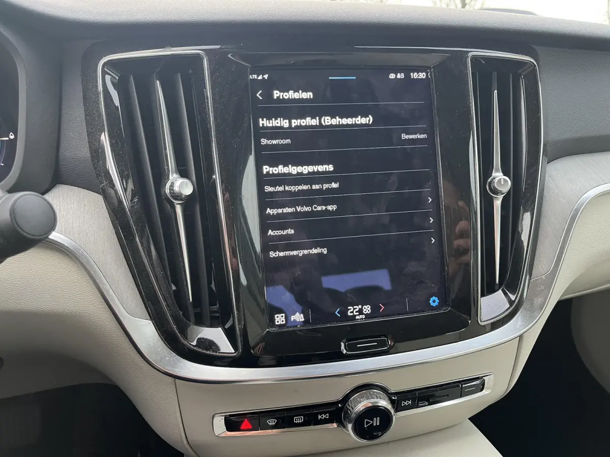 Recharge T6 AWD Core | 18 Inch Velgen | Keyless Entry | Luchtfilter |