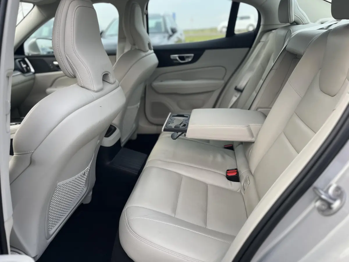 Recharge T6 AWD Core | 18 Inch Velgen | Keyless Entry | Luchtfilter |