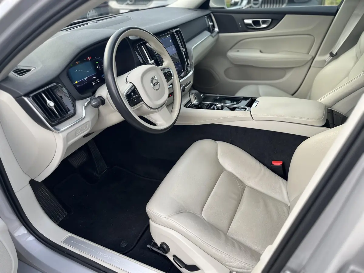 Recharge T6 AWD Core | 18 Inch Velgen | Keyless Entry | Luchtfilter |