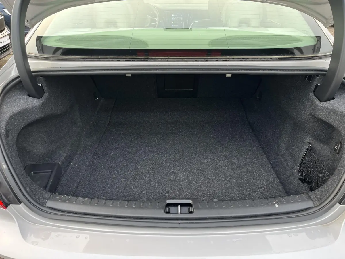 Recharge T6 AWD Core | 18 Inch Velgen | Keyless Entry | Luchtfilter |