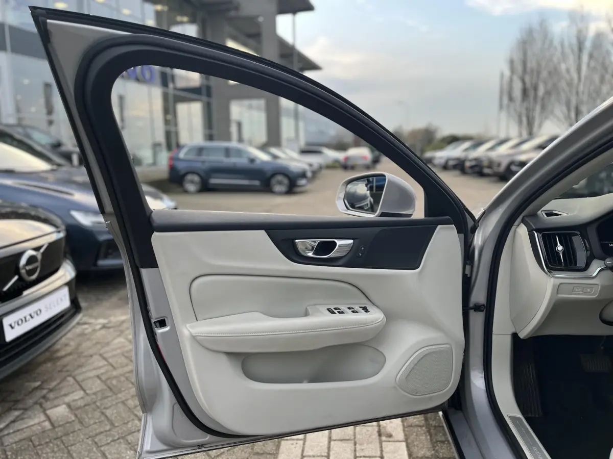 Recharge T6 AWD Core | 18 Inch Velgen | Keyless Entry | Luchtfilter |
