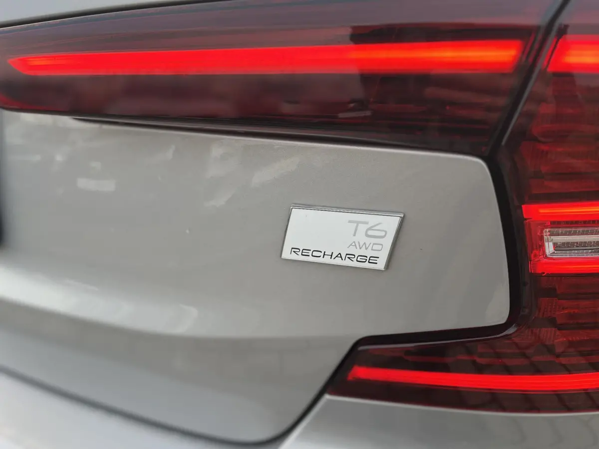 Recharge T6 AWD Core | 18 Inch Velgen | Keyless Entry | Luchtfilter |