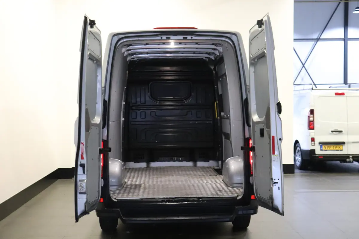 2.0 TDI L3H3 EURO 6 - Airco - Cruise - PDC - € 15.900,- Excl.