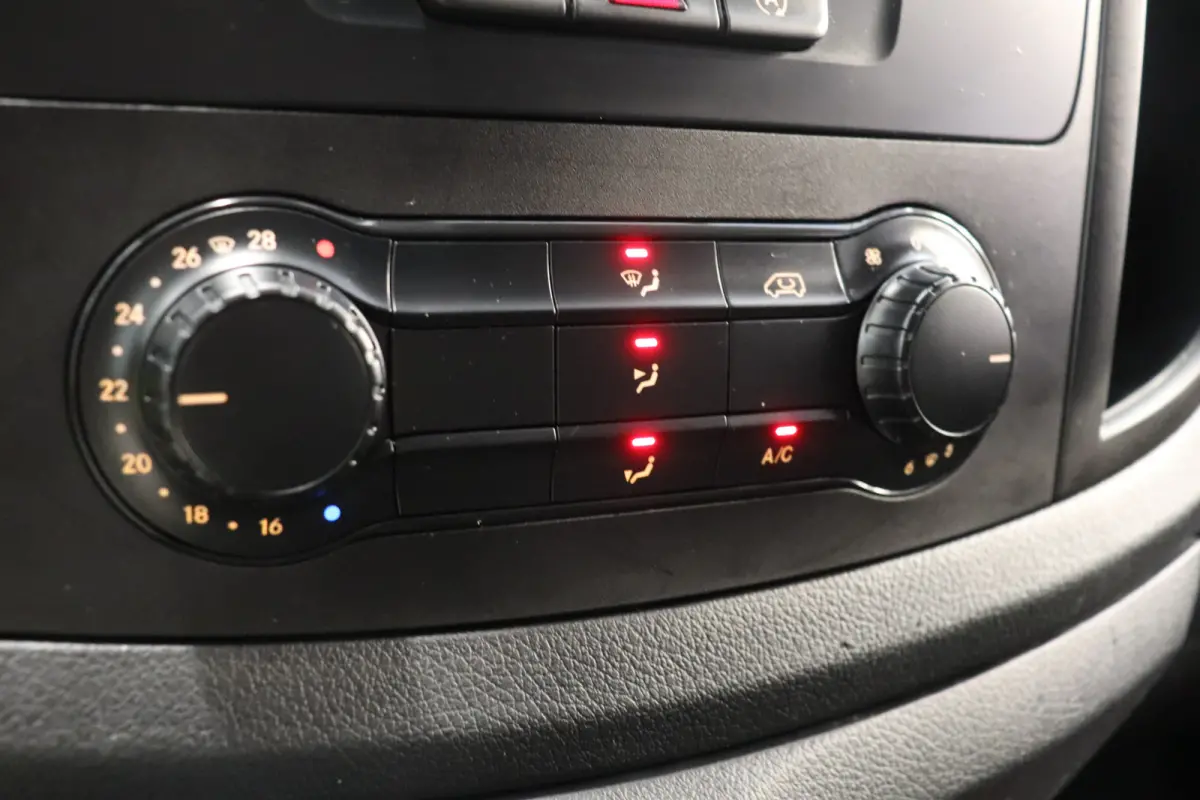 110 CDI XL EURO 6 - Airco - Camera -  € 12.900,- Excl.