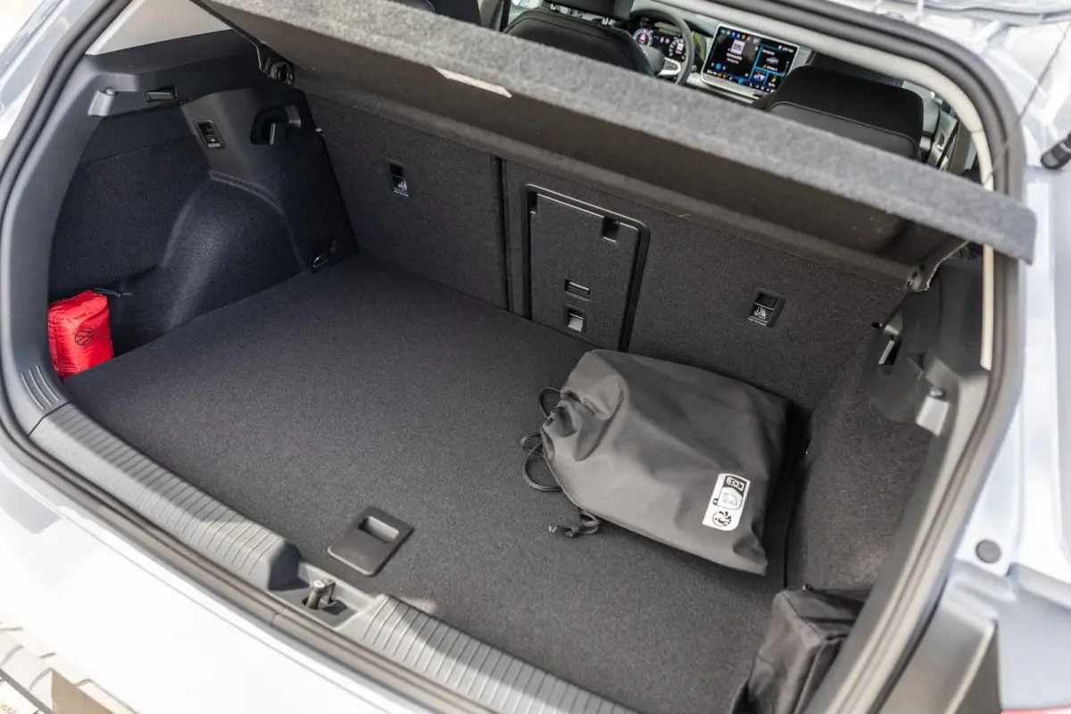 1.5 eHybrid 204pk Life Edition | Trekhaak Wegklapbaar | 18" Velgen