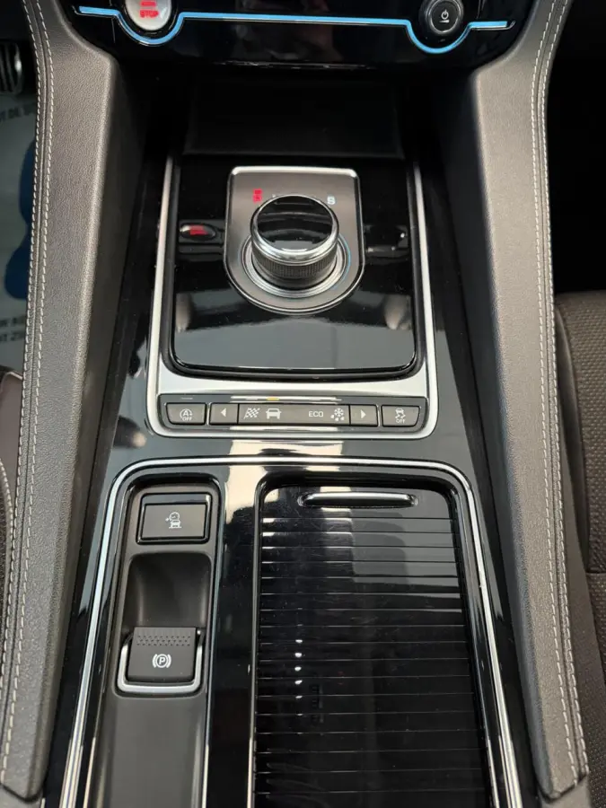 2.0 R-Sport AWD 25t 2 jaar garantie