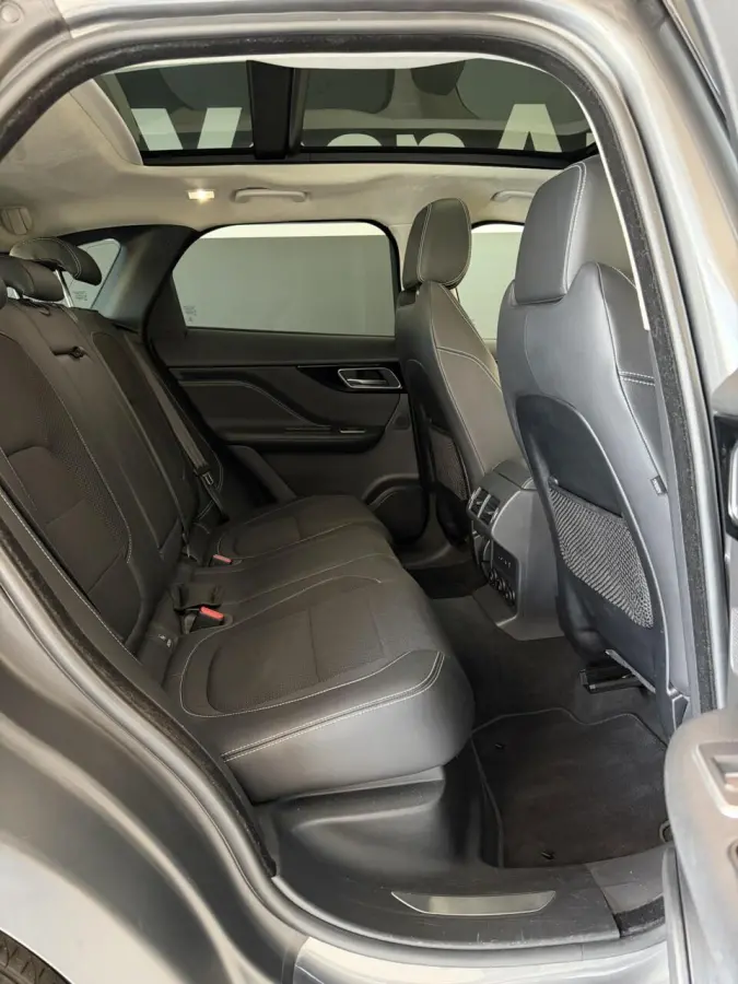 2.0 R-Sport AWD 25t 2 jaar garantie