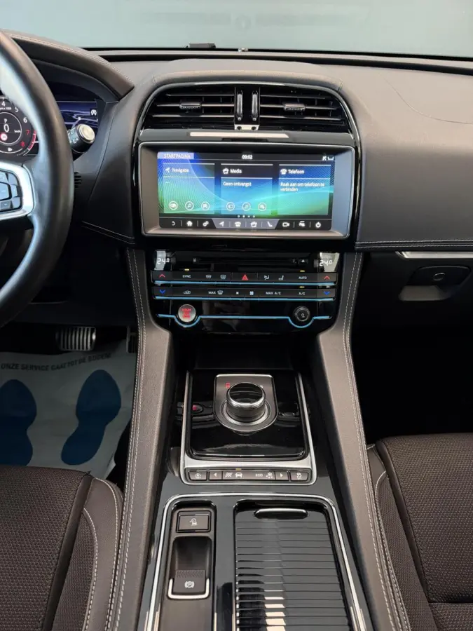 2.0 R-Sport AWD 25t 2 jaar garantie