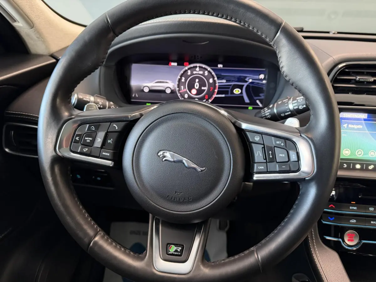 2.0 R-Sport AWD 25t 2 jaar garantie
